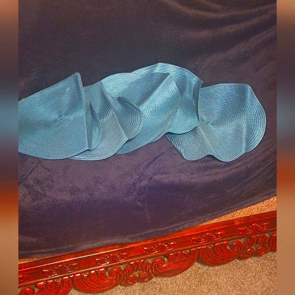 5 turquoise table mats